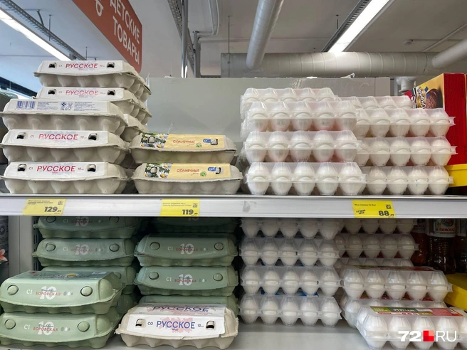 Все ценники&nbsp;— желтые. Ярко говорят о скидках | Источник: Радик Енчу / 72.RU