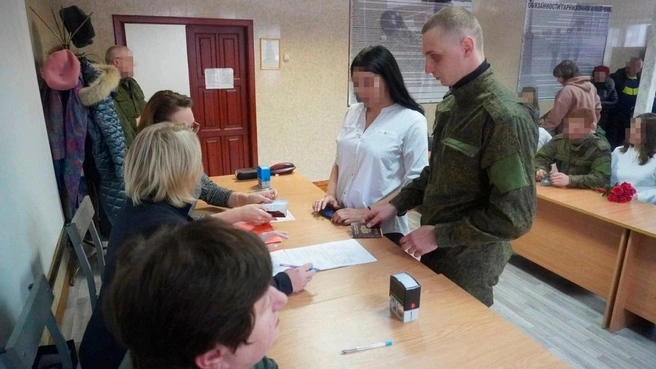 Пара расписалась на полигоне под Тюменью | Источник: предоставлено друзьями Ивана