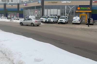 У аквапарка в Новосибирске проходят учения силовиков