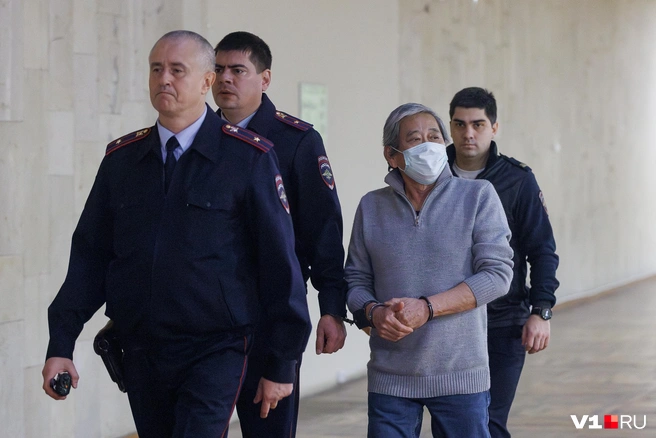 Самое громкое судебное дело года. Пенсионер Александр Пак получил 11 лет колонии за смертельный наезд на многодетную женщину | Источник: Алексей Волхонский / V1.RU