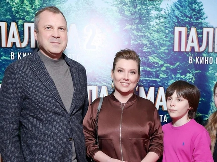 Осунувшийся Ильин, Денисова без Верника, Скабеева и Попов с сыном: премьера фильма «Пальма 2»