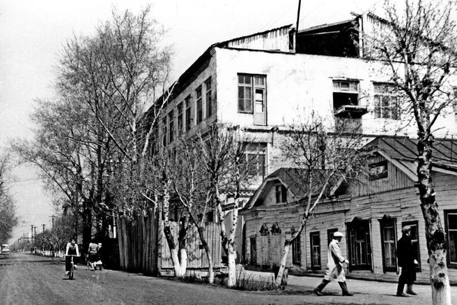 Первая фотография сделана в 1961 году. Здание частично реконструировано | Источник: Из собрания В. И. Селюка / Pastvu.com