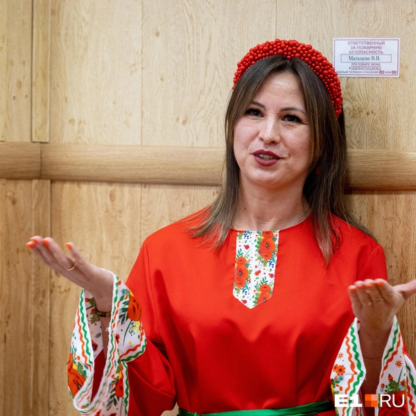 Анастасия — художественный руководитель ансамбля | Источник: Владислав Лоншаков / E1.RU