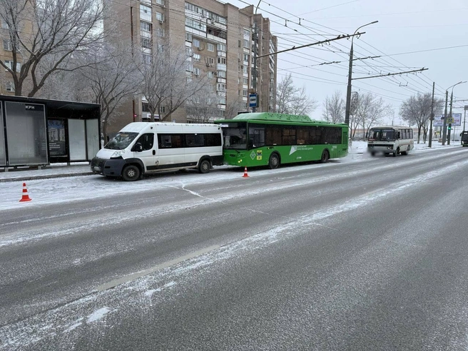 В Оренбурге столкнулись автобус и маршрутка | Источник: УМВД России по Оренбургской области