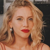 <p>Мелис Ишитен</p>