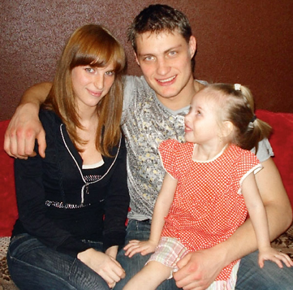 Александр Задойнов исправно помогает деньгами бывшей супруге Светлане и дочке Насте