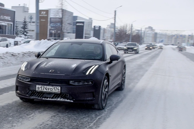 Zeekr 001 тащил российский рынок новых электрокаров три года, но в 2025-м интерес к нему снизился. В том числе из-за роста цен, спровоцированных новыми ставками и правилами исчисления утильсборов в 2024 году | Источник: Артем Краснов