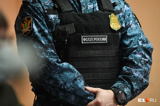 В Новосибирской области судебным приставом предлагают зарплату в 35–65 тысяч рублей в месяц, в Москве — 65–90 тысяч | Источник: Артём Устюжанин / E1.RU