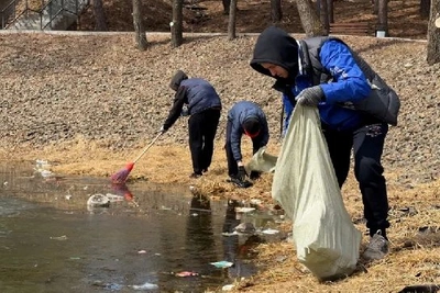 В Плодопитомнике провели масштабный субботник