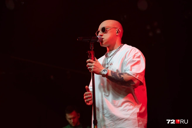 Юрий Симонов в октябре дал два концерта в Тюмени. За несколько часов перед началом первого мы встретились с ним | Источник: Илья Чикотин / 72.RU