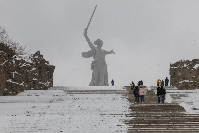 На Мамаев курган нужно подняться хотя бы один раз в жизни | Источник: Алексей Волхонский / V1.RU