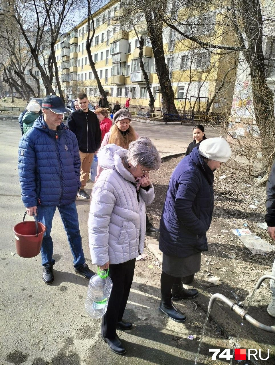 Жители пока не понимают, когда им вернут воду  | Источник: читатель 74.RU