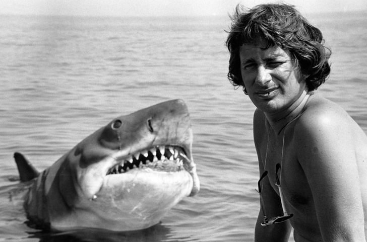 «Я их демонизировал»: Стивен Спилберг взял на себя вину за убийства акул с 1975 года