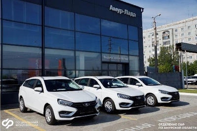 Амурчане, пострадавшие на производстве, получили LADA Vesta