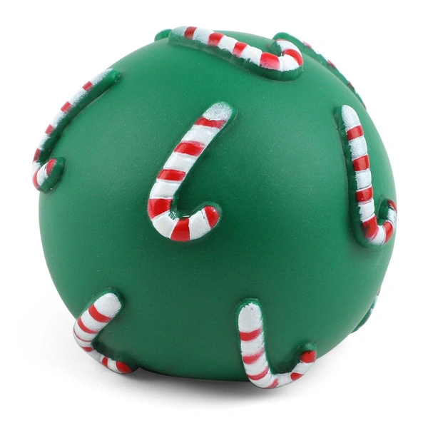 Под елку и лапу: Triol расширил новогоднюю коллекцию для собак и кошек