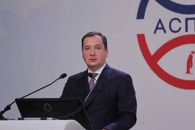 Губернатор выступил с докладом на пленарном заседании | Источник: пресс-служба правительства Архангельской области