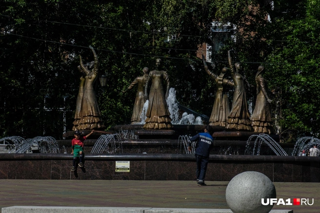 Хороший день, чтобы сделать фото на память | Источник: Булат Салихов / UFA1.RU