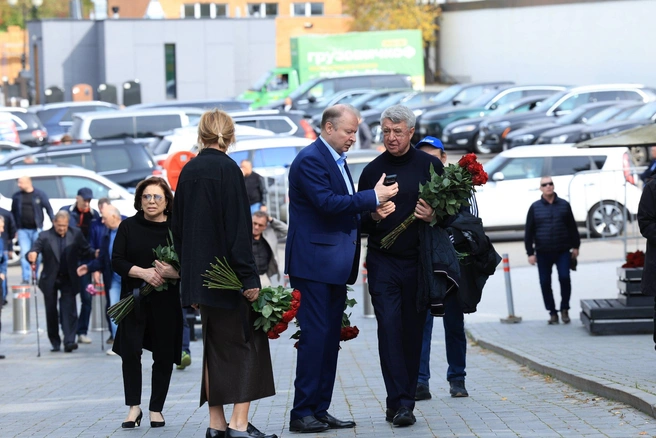 На этом снимке слева направо — Роднина, Шептий, Бабенко | Источник: Индира Лебедева / StarHit.ru