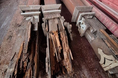 Веранда Летнего клуба обрушилась из-за сгнивших колонн