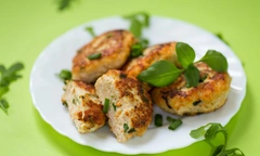 Вкусно, как в детском саду: нежные и сочные котлеты из куриного филе