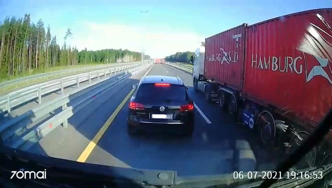 Скриншот видео из группы «ДТП и ЧП | Санкт-Петербург» | www.fontanka.ru
