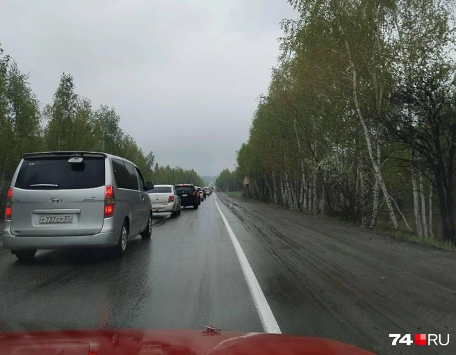 В начале конца затора не видно | Источник: читатель 74.RU