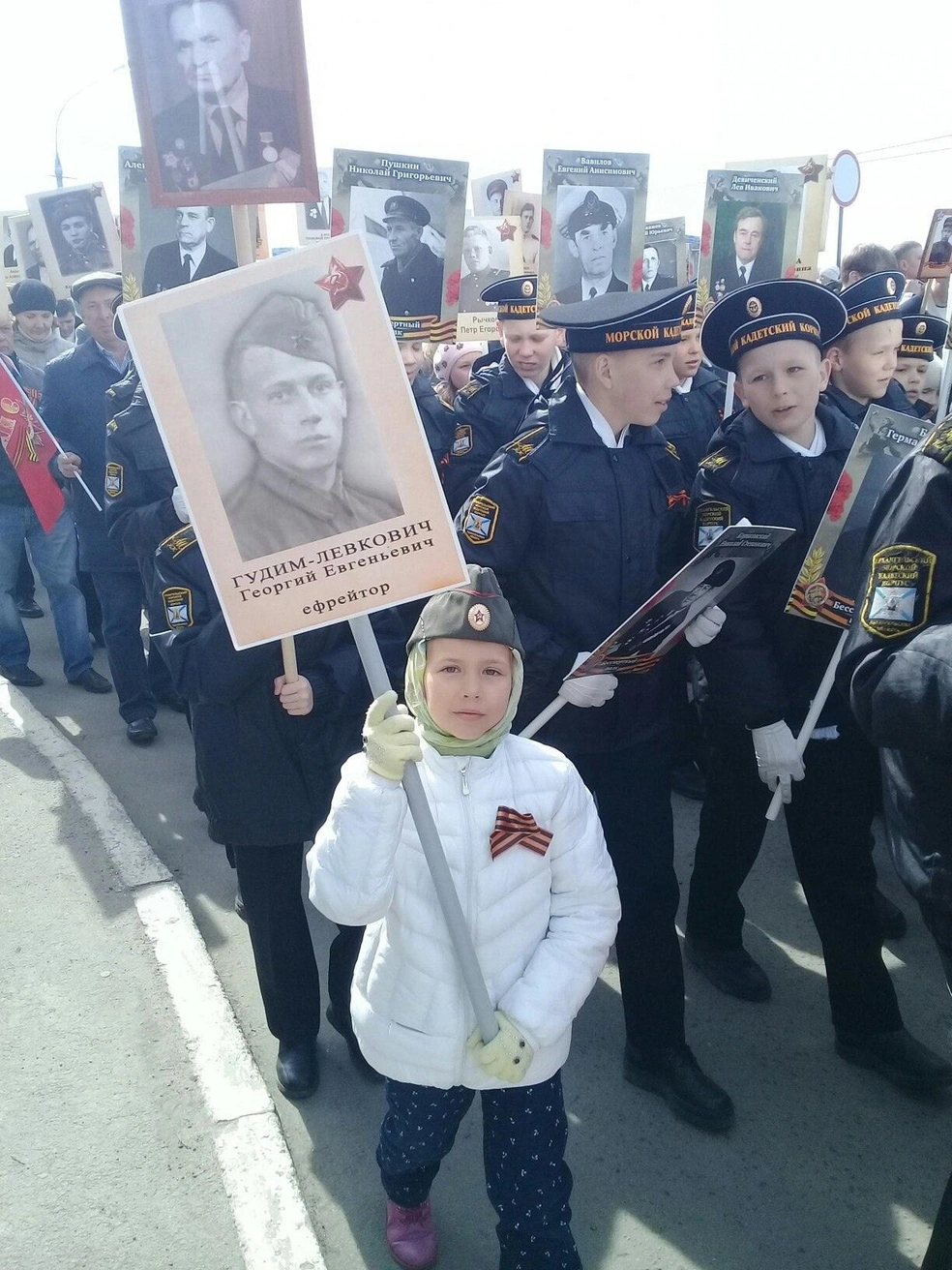 В «Бессмертном экипаже» шла и молодежь | Источник: Георгий Гудим-Левкович