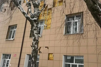 Поврежденная при атаке БПЛА гимназия в Воронеже: фото