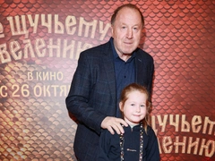 75-летний Владимир Стеклов вывел в свет 5-летнюю дочь