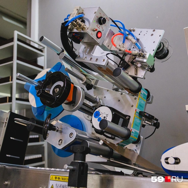 Это лента устройства для обклейки тюбиков | Источник: Тимофей Калмаков / 59.RU