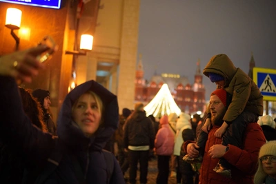 Новый год в Москве: Красная площадь закрыта, толпы и силовики