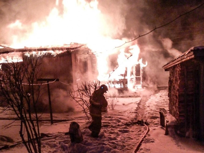 Пожар произошел 17 декабря | Источник: Агентство ГПС и ГЗ Архангельской области / vk.com