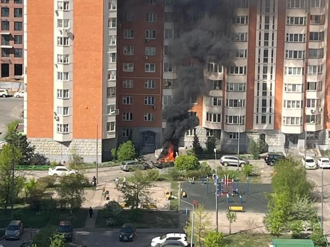 В подмосковной Балашихе около жилого дома взорвался автомобиль | Источник: Осторожно, Москва / Telegram
