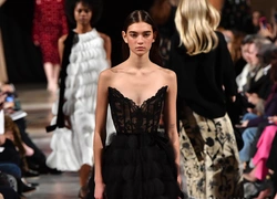 10 лучших платьев с показа Oscar de la Renta FW18-19