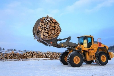 Arkhangelsk Region Prepares Timber for Spring Rafting