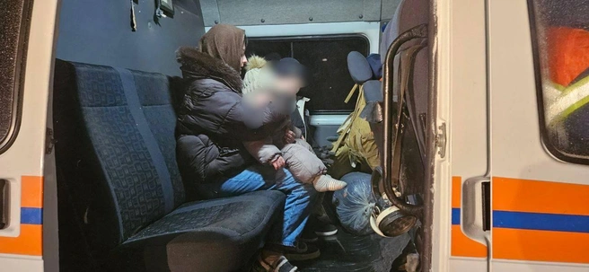 Спасение взрослых и детей в Балаковском районе | Источник: Юрий Юрин / Telegram