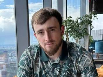 У исполнителя хита «Горький вкус» Султана Лагучева родилась дочь — видео выписки