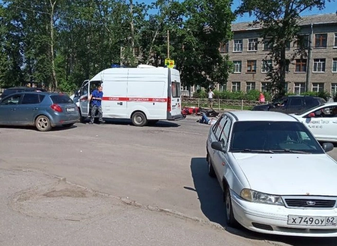 В ДТП с мотоциклом на улице Островского пострадали три человека | ya62.ru