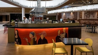 Яркое кафе в стиле фьюжн в Москве