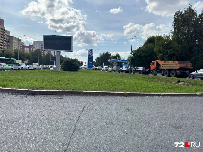 На фото две очереди | Источник: Читатель 72.RU