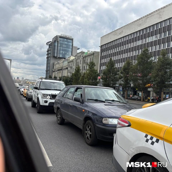 Пробки сейчас на Зубовском бульваре | Источник: читатель MSK1.RU
