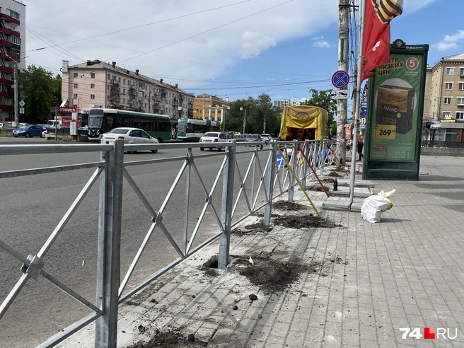 Заделывают лунки не сразу | Источник: Виталий Гущинский