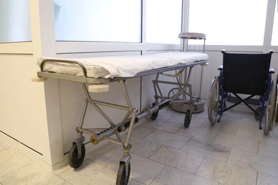 В Екатеринбурге женщина выжила после падения с седьмого этажа