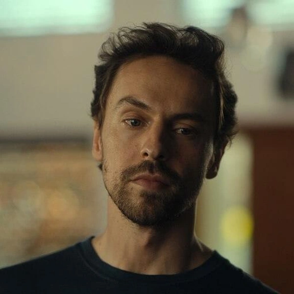Метин Акдюльгер | Источник: Кадр из сериала «Между миром и мной»