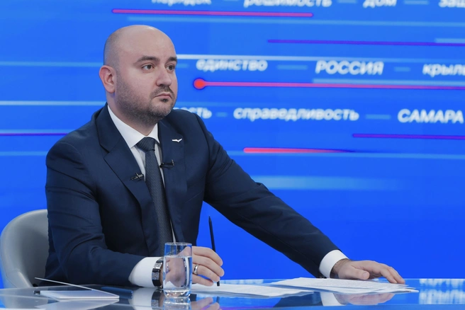 Во время прямой линии жители Самарской области задали вопросы о строительстве поликлиник, ФАПов и доступности медицинской помощи | Источник: Иван Макеев