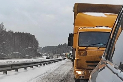 Многокилометровая пробка парализовала Пермский тракт
