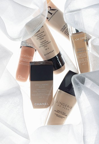 Тональный флюид с эффектом «второй кожи» Vitalumiere Aqua, CHANEL. Тональное средство для естественного сияния Diorskin Nude Glow, DIOR. Тональный флюид Photo’Perfexion Light, GIVENCHY. Тональный крем с эффектом 24-часового увлажнения Color Clone Hydra24H, HELENA RUBINSTEIN. Тональное средство Teint Miracle, LANCOME. Невидимое и тающее тональное средство Lingerie de peau, GUERLAIN.