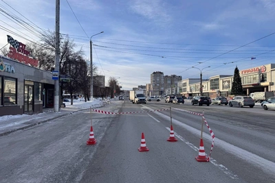 Geely сбил ребенка, вышедшего из трамвая