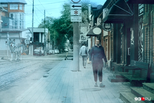На узких кубанских улочках Джейкобу было бы удобно следить за Беллой | Источник: Мария Романова / 93.RU
