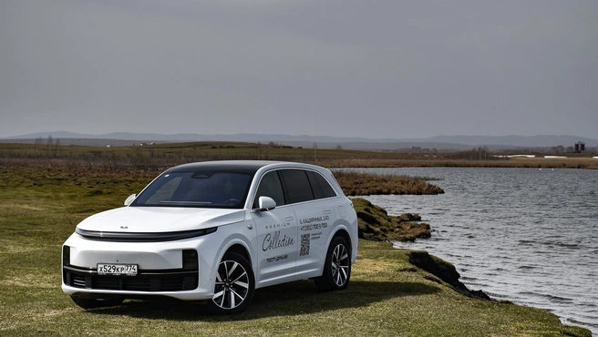 Lixiang L7 после январского подорожания стоит от 10,59&nbsp;миллиона, и даже со скидками его цена не опускается ниже 9,5&nbsp;миллиона рублей. Это раза в полтора выше, чем предлагали «серые» дилеры | Источник: Артем Краснов